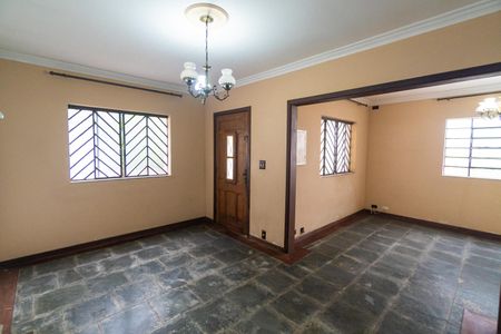 Casa para alugar com 250m², 3 quartos e 4 vagas Casa para alugar com 250m², 3 quartos e 4 vagasSala