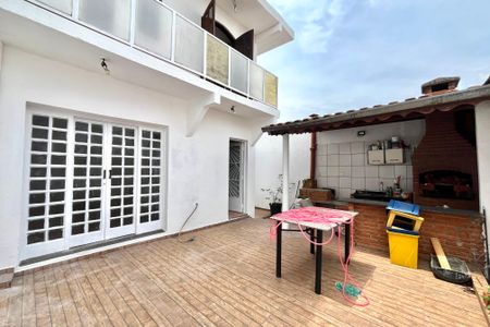 Casa à venda com 161m², 4 quartos e 2 vagasQuintal