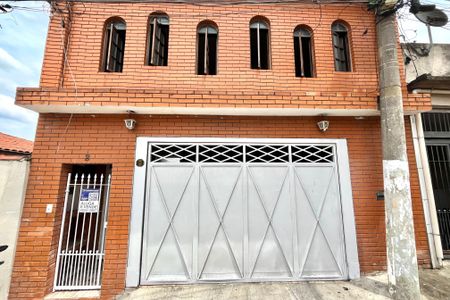 Casa à venda com 161m², 4 quartos e 2 vagasFachada