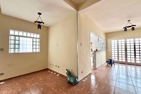 Sala de casa à venda com 4 quartos, 161m² em Conjunto Residencial Jardim Canaa, São Paulo