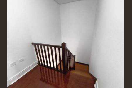 Casa à venda com 80m², 2 quartos e sem vaga Casa à venda com 80m², 2 quartos e sem vagaEscada