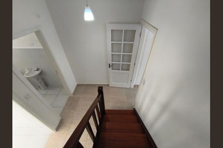 Casa à venda com 80m², 2 quartos e sem vaga Casa à venda com 80m², 2 quartos e sem vagaEscada