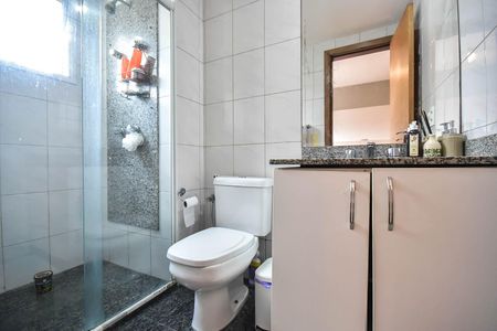 Apartamento à venda com 248m², 4 quartos e 4 vagasBanheiro da Suíte 4