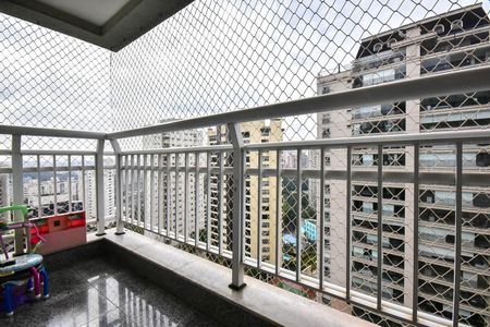Apartamento à venda com 248m², 4 quartos e 4 vagasVaranda da Suíte 3