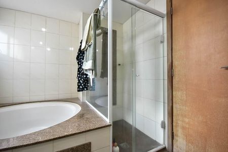 Apartamento à venda com 248m², 4 quartos e 4 vagasBanheiro da Suíte 2