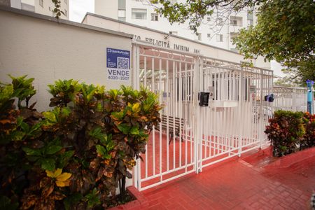 Apartamento à venda com 50m², 2 quartos e 1 vaga Apartamento à venda com 50m², 2 quartos e 1 vagaFACHADA