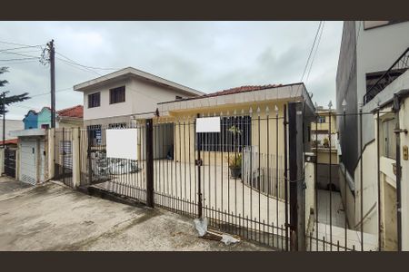 Casa à venda com 279m², 4 quartos e 2 vagas Casa à venda com 279m², 4 quartos e 2 vagasFachada