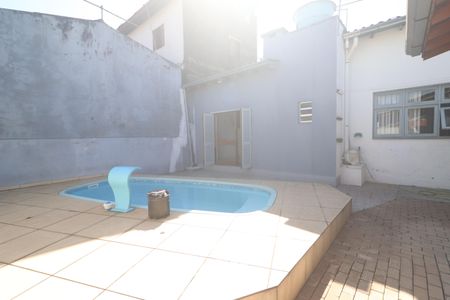Casa à venda com 150m², 2 quartos e 2 vagasÁrea comum - Piscina