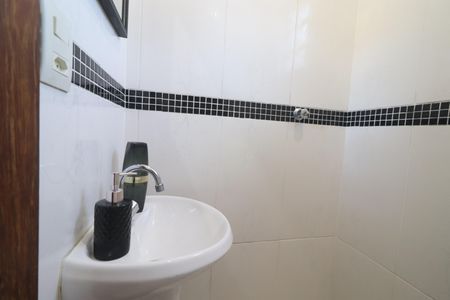 Casa à venda com 150m², 2 quartos e 2 vagasBanheiro Social