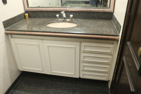 Apartamento à venda com 254m², 3 quartos e 3 vagasBanheiro da Suíte 1