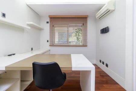 Apartamento à venda com 340m², 4 quartos e 4 vagasEscritório