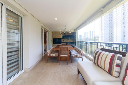 Apartamento à venda com 340m², 4 quartos e 4 vagasSala - Varanda