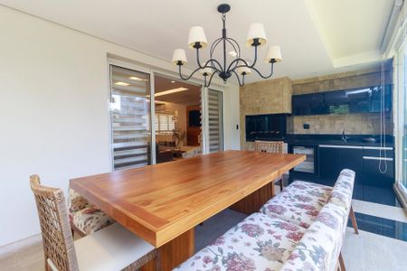 Apartamento à venda com 340m², 4 quartos e 4 vagasSala - Varanda