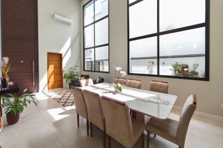 Casa de condomínio à venda com 289m², 3 quartos e 4 vagas Casa de condomínio à venda com 289m², 3 quartos e 4 vagasSala de Jantar