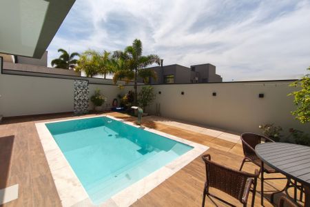 Casa de condomínio à venda com 289m², 3 quartos e 4 vagas Casa de condomínio à venda com 289m², 3 quartos e 4 vagasQuintal - Piscina