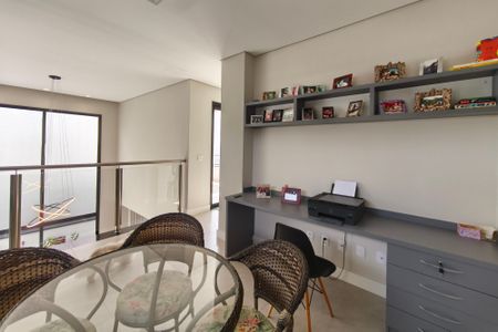 Casa de condomínio à venda com 289m², 3 quartos e 4 vagas Casa de condomínio à venda com 289m², 3 quartos e 4 vagasEscritório