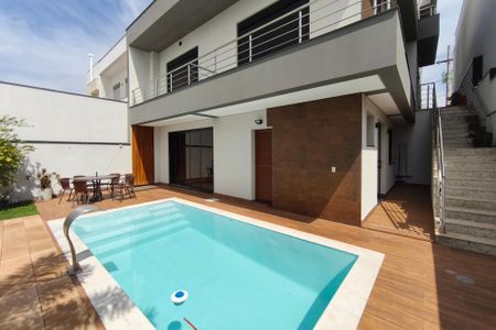 Casa de condomínio à venda com 289m², 3 quartos e 4 vagas Casa de condomínio à venda com 289m², 3 quartos e 4 vagasQuintal - Piscina