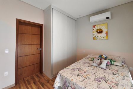 Casa de condomínio à venda com 289m², 3 quartos e 4 vagas Casa de condomínio à venda com 289m², 3 quartos e 4 vagas Suíte