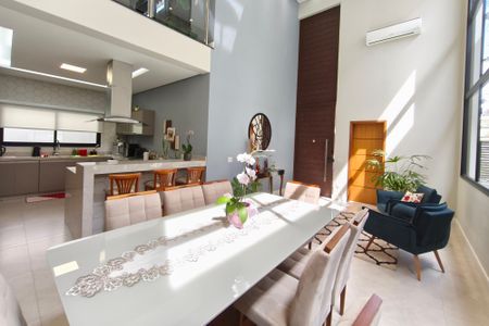 Casa de condomínio à venda com 289m², 3 quartos e 4 vagas Casa de condomínio à venda com 289m², 3 quartos e 4 vagasSala de Jantar