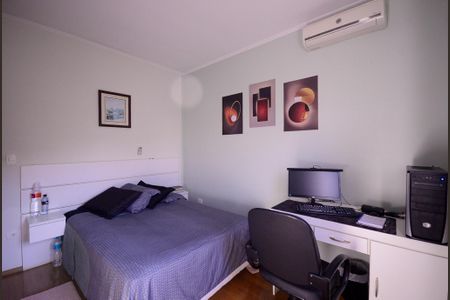 Casa à venda com 229m², 3 quartos e 4 vagas Casa à venda com 229m², 3 quartos e 4 vagasQuarto 2