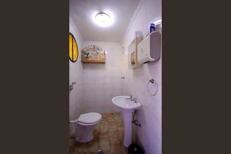 Casa à venda com 229m², 3 quartos e 4 vagas Casa à venda com 229m², 3 quartos e 4 vagasBanheiro de Serviço