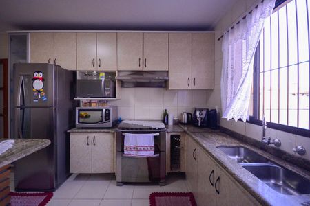 Casa à venda com 229m², 3 quartos e 4 vagas Casa à venda com 229m², 3 quartos e 4 vagasCozinha