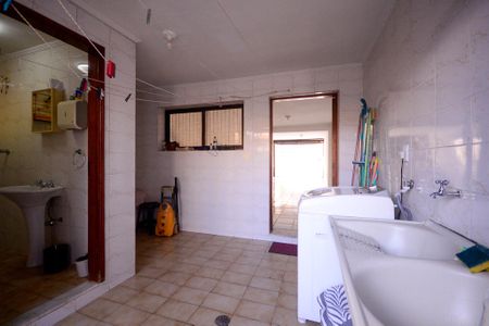 Casa à venda com 229m², 3 quartos e 4 vagas Casa à venda com 229m², 3 quartos e 4 vagasÁrea de Serviço