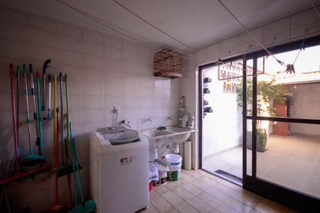 Casa à venda com 229m², 3 quartos e 4 vagas Casa à venda com 229m², 3 quartos e 4 vagasÁrea de Serviço