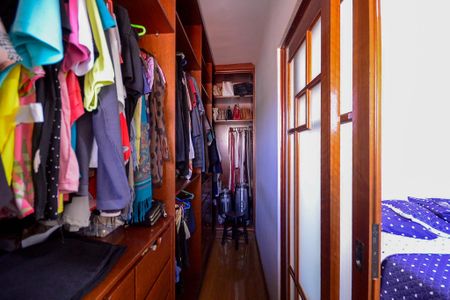 Casa à venda com 229m², 3 quartos e 4 vagas Casa à venda com 229m², 3 quartos e 4 vagasQuarto 1 Closet