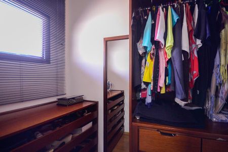 Casa à venda com 229m², 3 quartos e 4 vagas Casa à venda com 229m², 3 quartos e 4 vagasQuarto 1 Closet