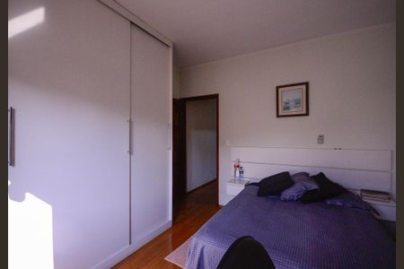 Casa à venda com 229m², 3 quartos e 4 vagas Casa à venda com 229m², 3 quartos e 4 vagasQuarto 2