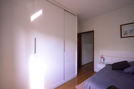 Casa à venda com 229m², 3 quartos e 4 vagas Casa à venda com 229m², 3 quartos e 4 vagasQuarto 2