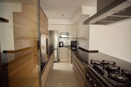 Apartamento à venda com 105m², 2 quartos e 2 vagasCozinha