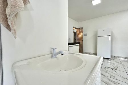 Studio para alugar com 50m², 1 quarto e 1 vaga Studio para alugar com 50m², 1 quarto e 1 vagaBanheiro