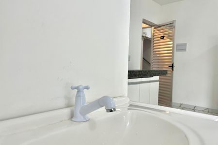 Banheiro de kitnet/studio para alugar com 1 quarto, 50m² em Jardim Oriental, São Paulo
