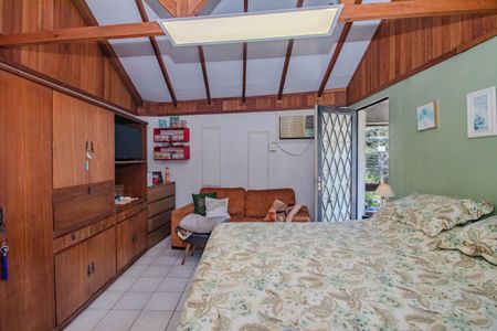 Casa à venda com 156m², 3 quartos e 2 vagasSuíte