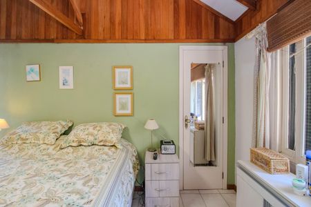 Casa à venda com 156m², 3 quartos e 2 vagasSuíte