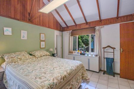 Casa à venda com 156m², 3 quartos e 2 vagasSuíte