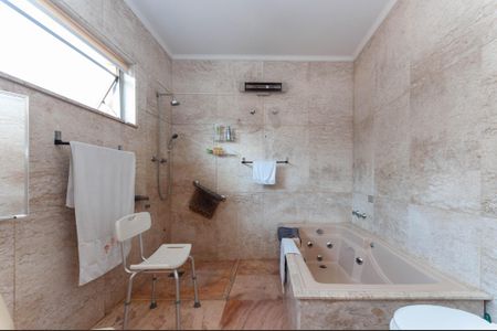 Casa à venda com 333m², 3 quartos e 10 vagas Casa à venda com 333m², 3 quartos e 10 vagasBanheiro da Suíte