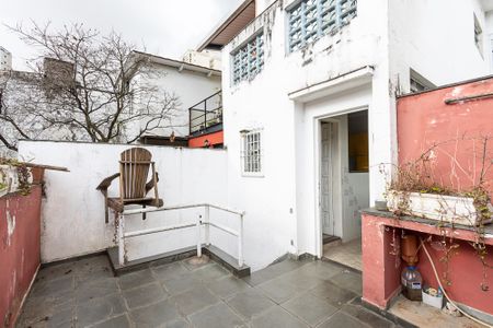 Casa à venda com 280m², 4 quartos e 1 vaga Casa à venda com 280m², 4 quartos e 1 vagaVaranda