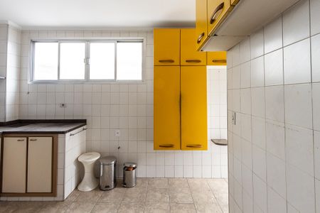 Casa à venda com 280m², 4 quartos e 1 vaga Casa à venda com 280m², 4 quartos e 1 vagaCozinha