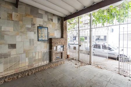 Casa à venda com 280m², 4 quartos e 1 vaga Casa à venda com 280m², 4 quartos e 1 vagaGaragem