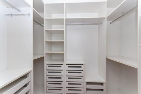 Apartamento à venda com 178m², 3 quartos e 3 vagas Apartamento à venda com 178m², 3 quartos e 3 vagasCloset 3 Suíte