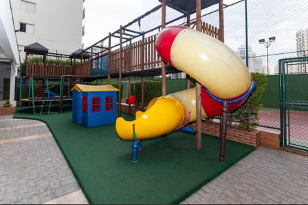 Apartamento à venda com 178m², 3 quartos e 3 vagas Apartamento à venda com 178m², 3 quartos e 3 vagasÁrea Comum - Playground