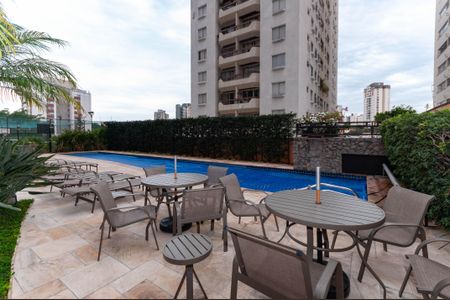 Apartamento à venda com 178m², 3 quartos e 3 vagas Apartamento à venda com 178m², 3 quartos e 3 vagasÁrea Comum - Piscina