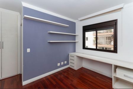 Apartamento à venda com 178m², 3 quartos e 3 vagas Apartamento à venda com 178m², 3 quartos e 3 vagasSuíte