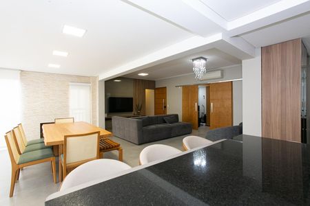 Apartamento à venda com 171m², 4 quartos e 3 vagas Apartamento à venda com 171m², 4 quartos e 3 vagasVaranda gourmet