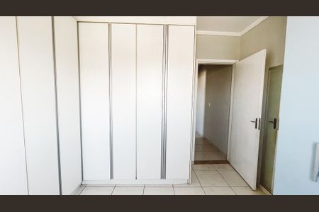 Casa à venda com 240m², 3 quartos e 4 vagas Casa à venda com 240m², 3 quartos e 4 vagasQuarto 2