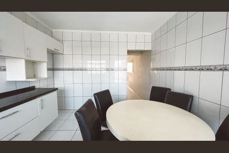 Casa à venda com 240m², 3 quartos e 4 vagas Casa à venda com 240m², 3 quartos e 4 vagasCozinha