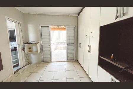 Casa à venda com 240m², 3 quartos e 4 vagas Casa à venda com 240m², 3 quartos e 4 vagasQuarto Suíte